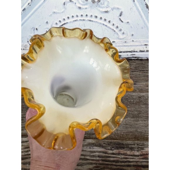Vintage Fenton Melon Hold Crest Milk Glass Ruffle Crimped Vase - Picture 2 of 11